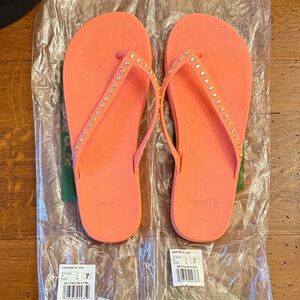 Sanuk brand new sandals